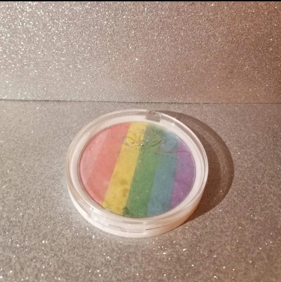 Paris Hilton Makeup Bundle - Picture 3 of 8